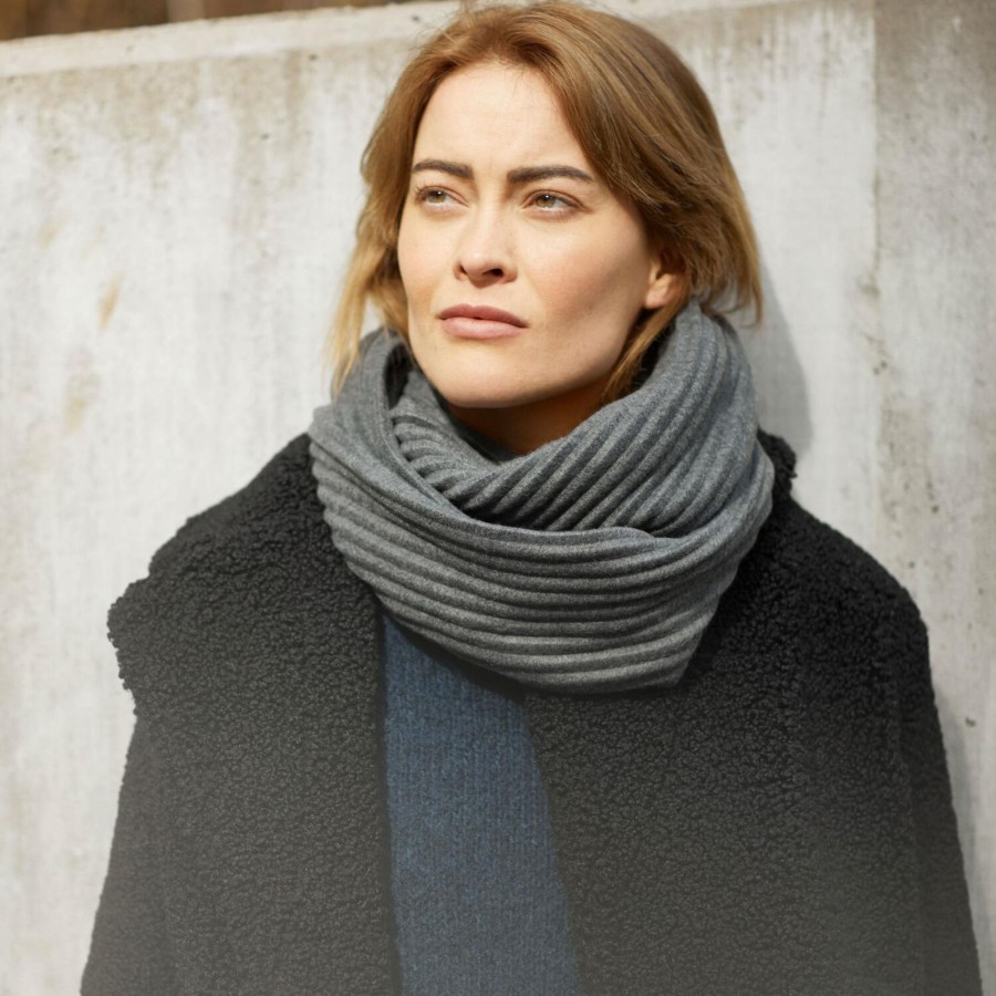 Dame Design House Stockholm Halstorklaeder & Torklaeder | Pleece Snood, Dark Grey